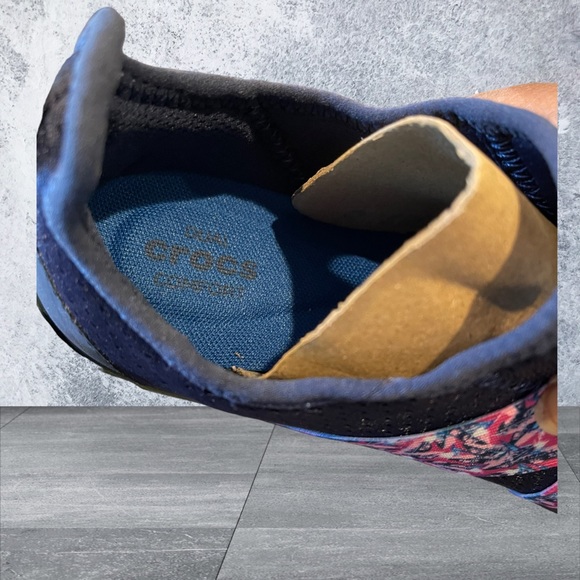 Crocs Swiftwater Womens Dual Comfort Slip on Shoes. NWT - Picture 4 of 5